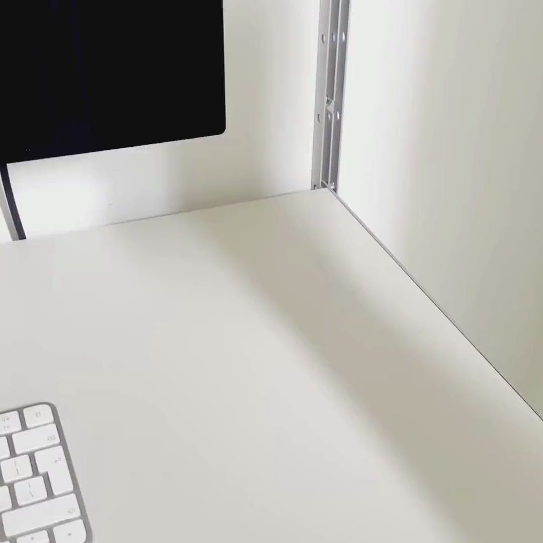 Load video: Gummy Bear Pen Pot Green