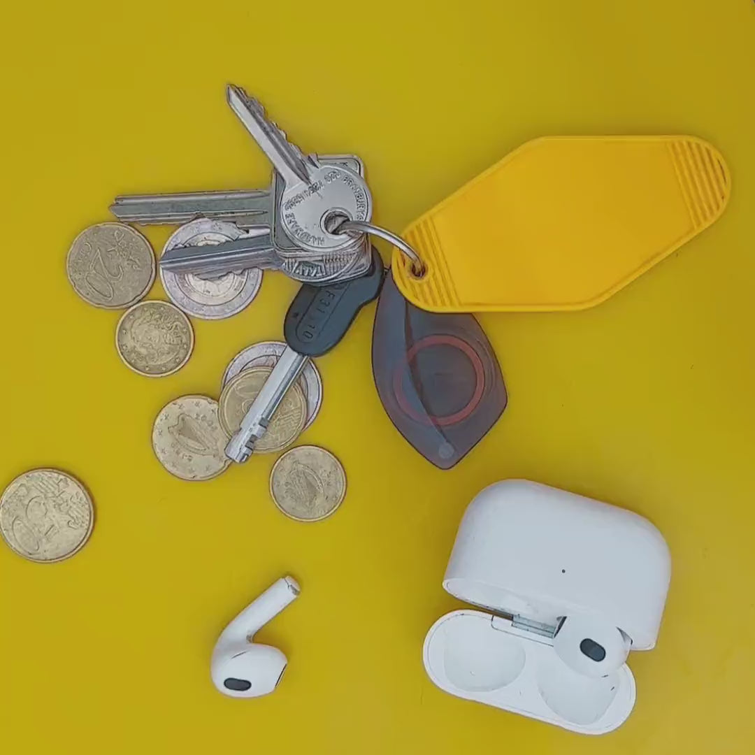 Load video: Hot Lips Ceramic Trinket